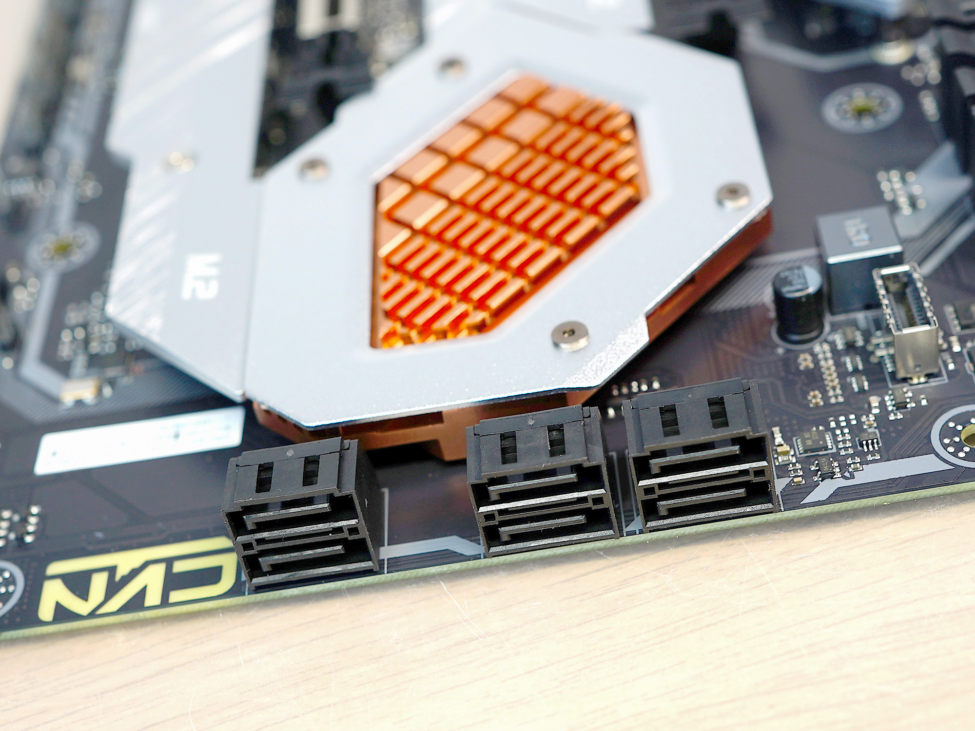 白银经典配色，最强风冷组合，能玩老头环，也是生产力的PC主机