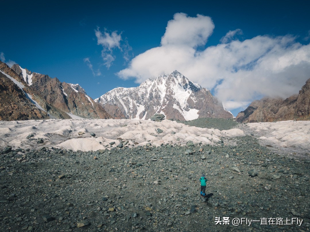 穿越博格达峰脚下冰湖之旅,徒步穿越新疆博格达峰