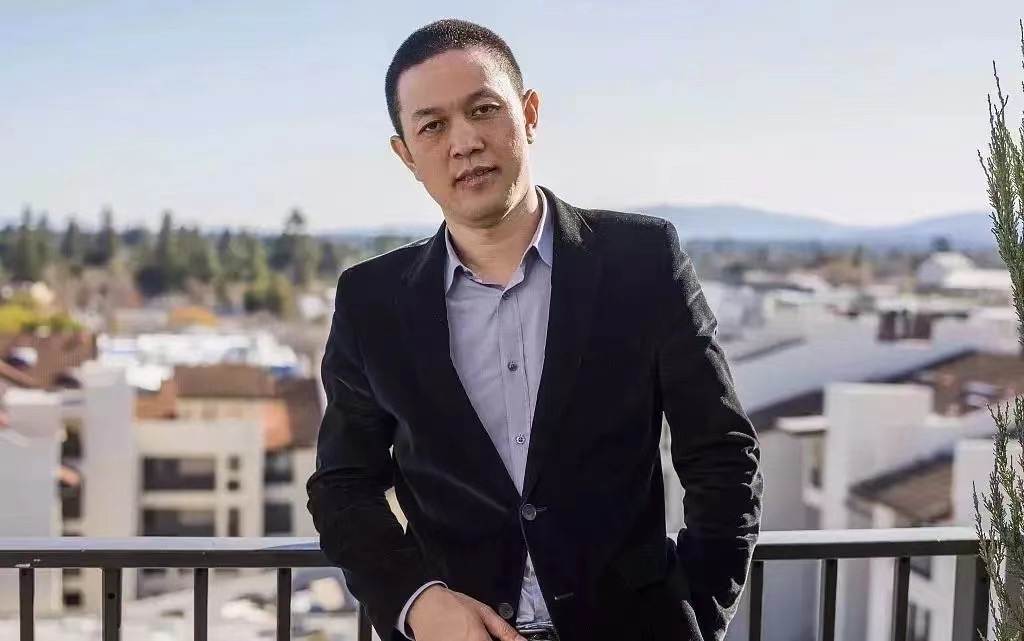 安徽放牛娃，逆袭成北大学霸，创业身家过亿，娶漂亮的央视主播