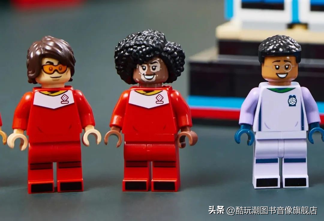 乐高19.9元100个小颗粒,乐高11月新品桌上足球测评