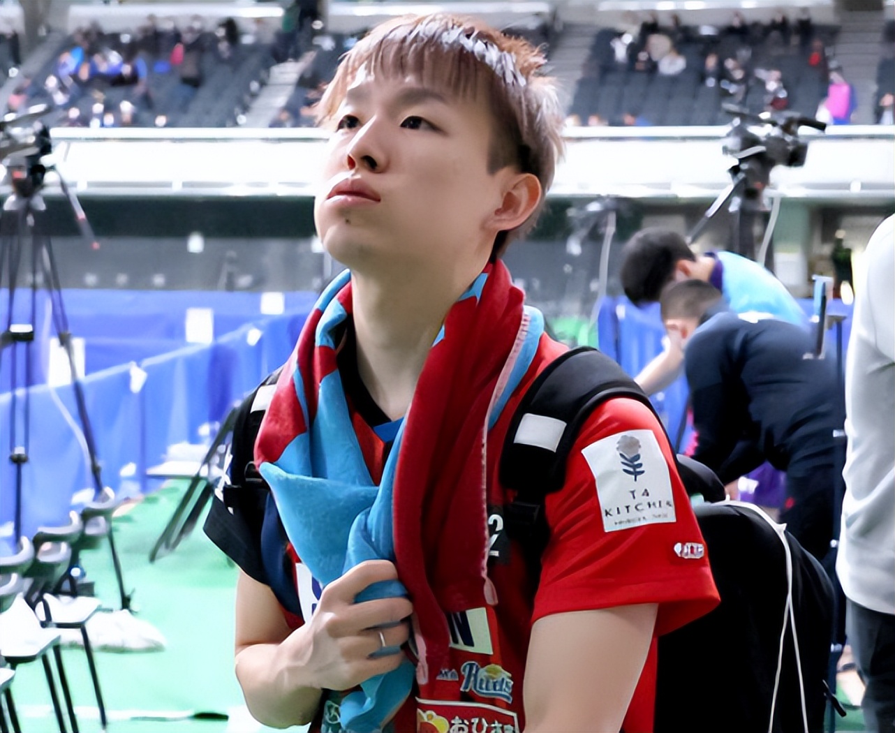 乒坛大爆冷！奥运冠军输给18岁高中生，伊藤美诚眼神空洞接受失败