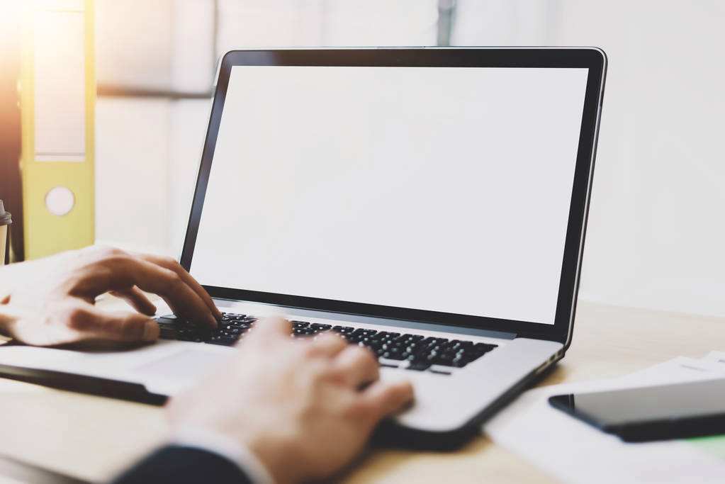 挖出人形树根卖出两百万,农民挖出人形树根竟卖出百万高价