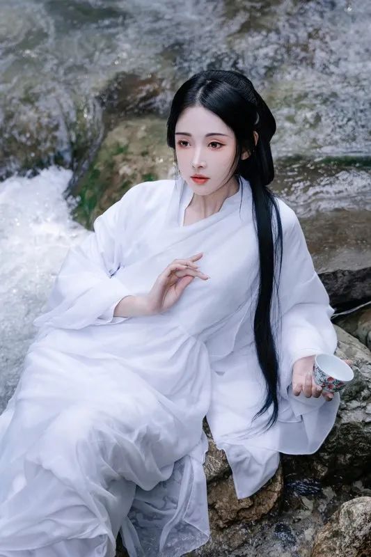 王淑娴诗词|我有相思无处售，情人一别天涯久