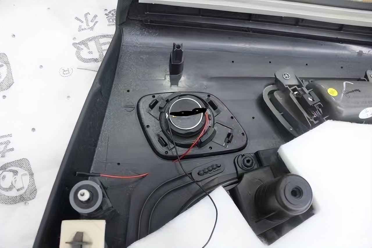 奥迪A4音响系统解析，无损音响改装喇叭更换教程