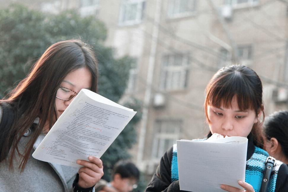 文科生学什么专业才能挣大钱,文科专业真的很难就业吗
