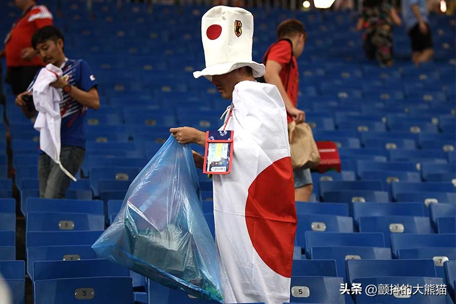 卡塔尔日本人捡垃圾,卡塔尔日本球迷清理垃圾