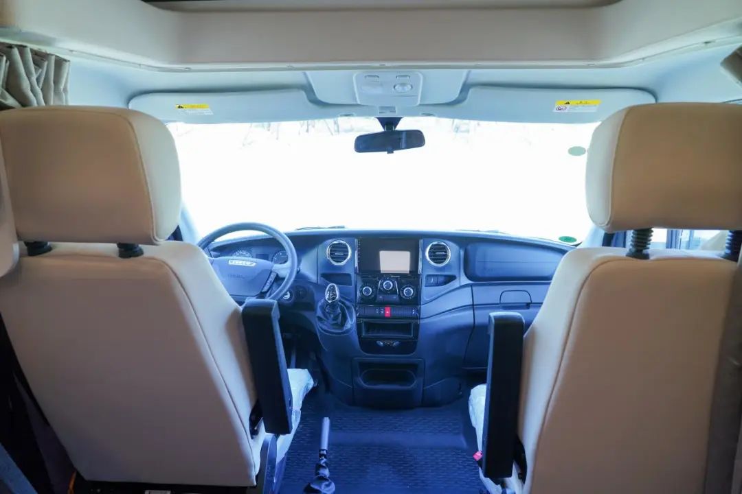 宇通c533房车探境版小顶房车,宇通c533小额头房车最新款评测