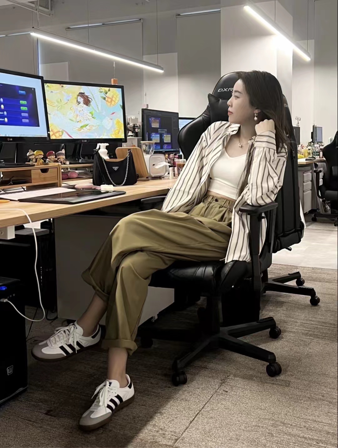 蓝色西装配卡其色裤子男,卡其色西装配什么裤子好看