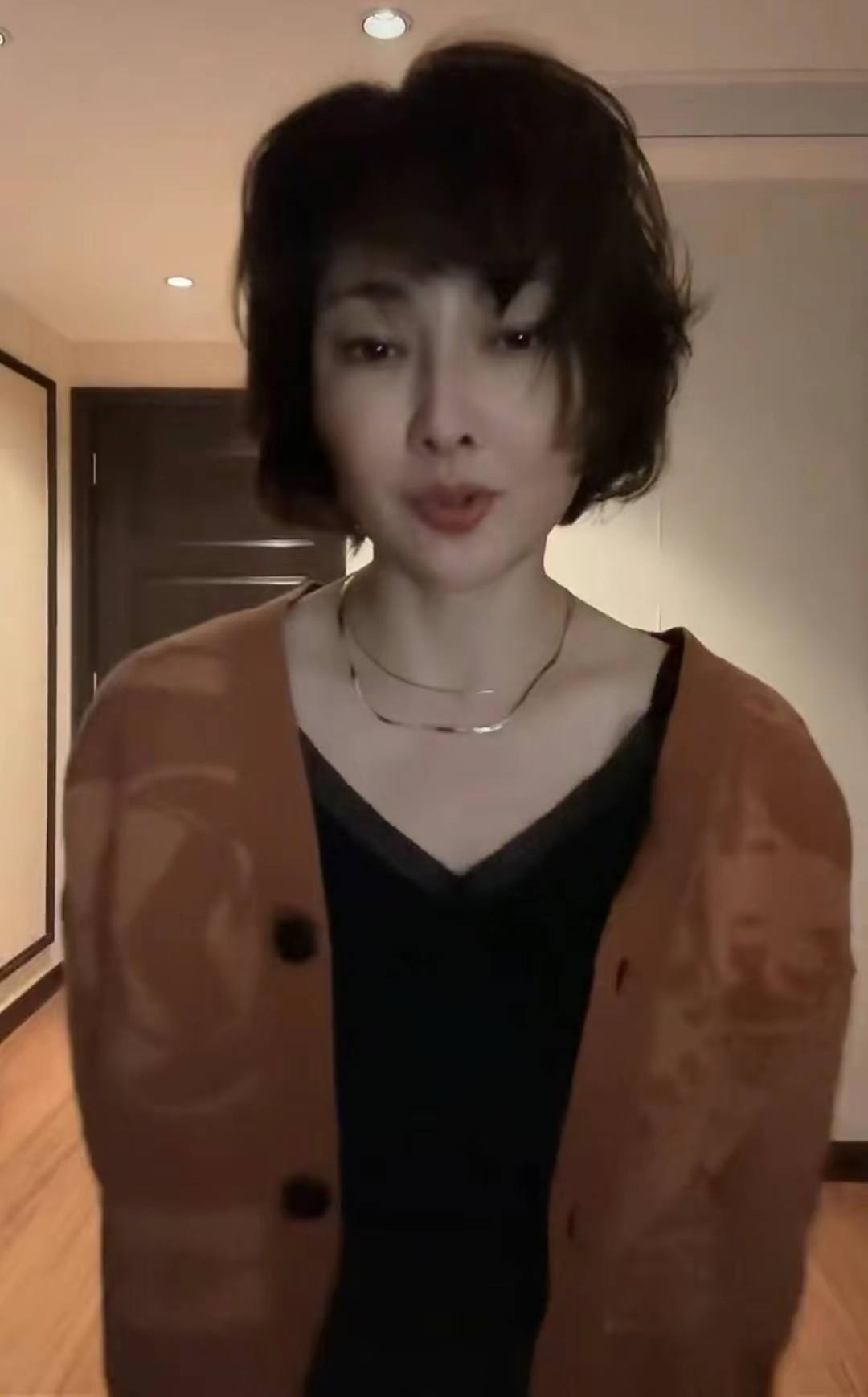 哪些明星整容后遗症越来越严重,整容明星后遗症对比图片