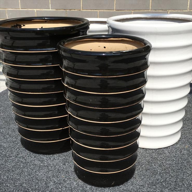 花盆的种类有哪些,花卉市场一般都是在用什么花盆