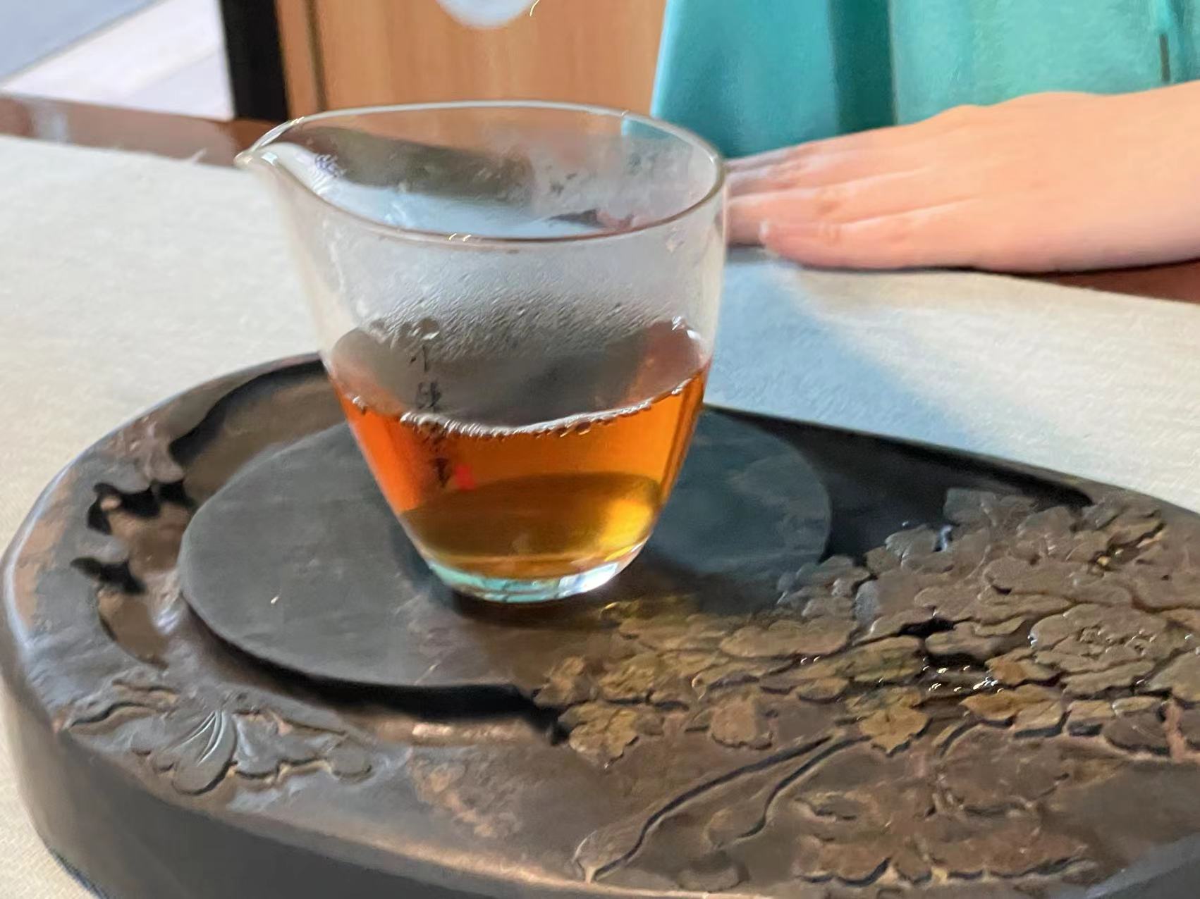 普洱茶假茶的种类及特点解析,红茶绿茶白茶普洱茶哪个口感好