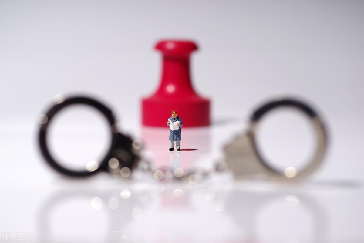 以借为名不还公款是否构成贪污罪,以权谋私构成贪污罪吗