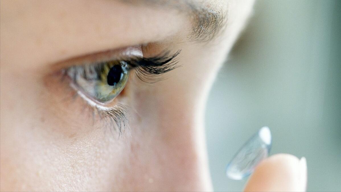 隐形眼镜到底怎么戴的视频,过期隐形眼镜能戴吗