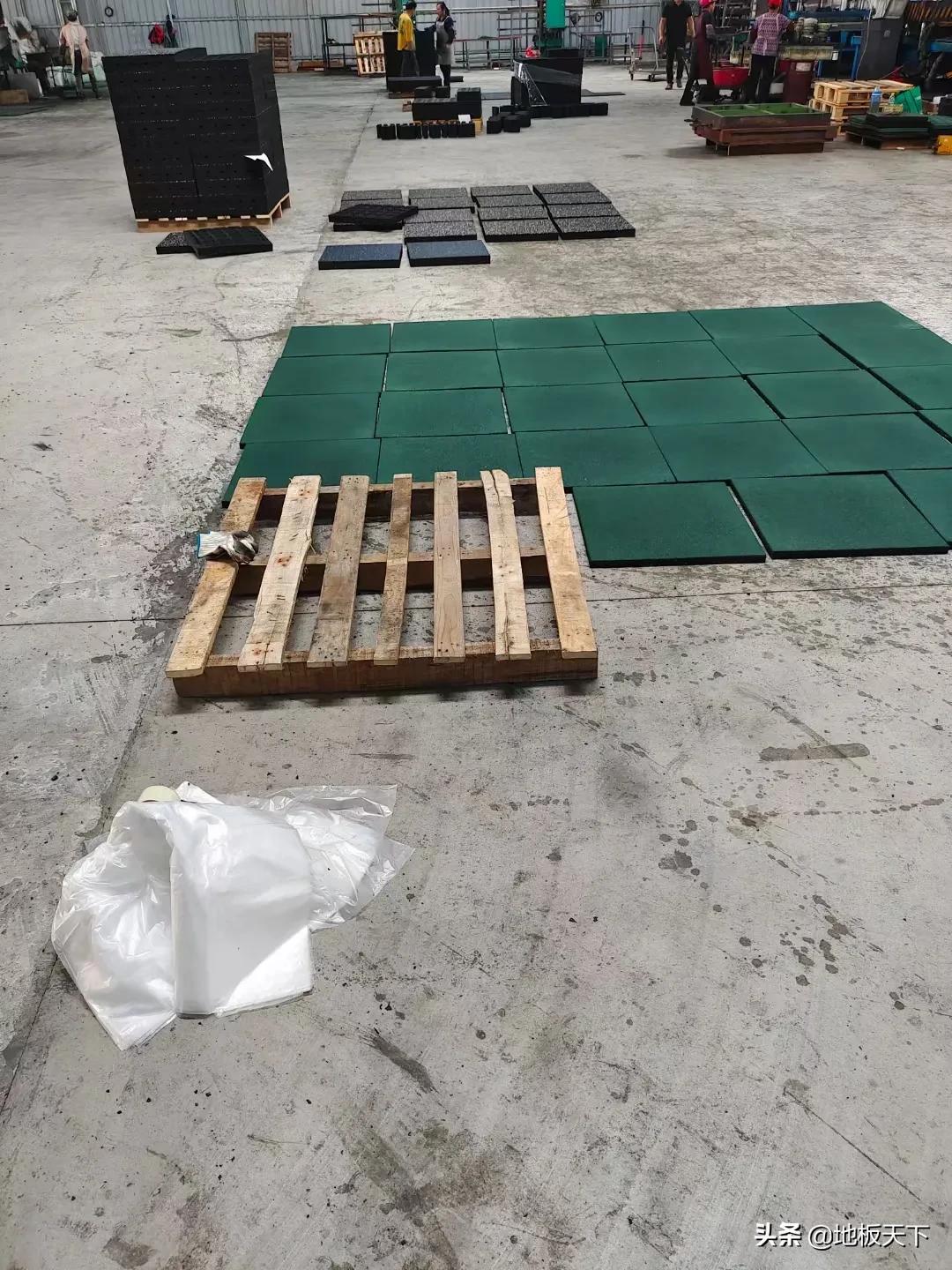 户外安全橡胶地垫抗压减震防滑耐用滑梯胶垫