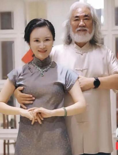 抱孙子的年龄却喜当爸的明星,六位年过60岁无儿无女的明星