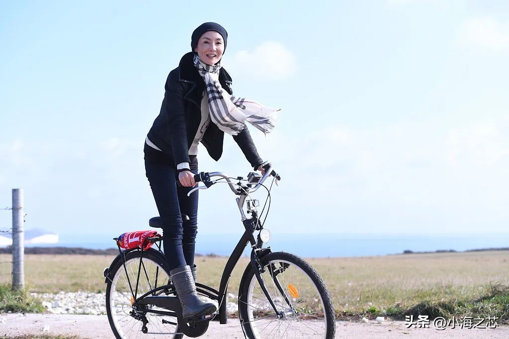 息影18年，58岁张曼玉近况曝光：独居贫民区，不婚无子，活得太飒