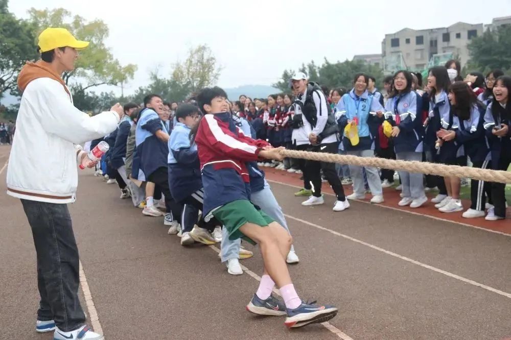 李中学子多矫健运动场上展英姿—李渡中学第四十届田径运动会纪实