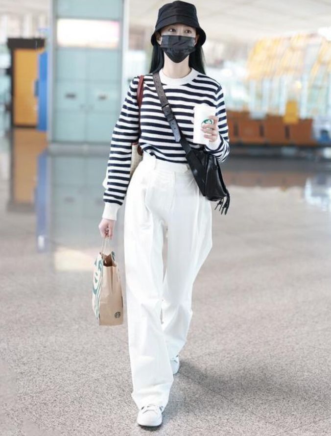 今年最流行的中年妇女八分裤,女士小黑裤怎么穿气质