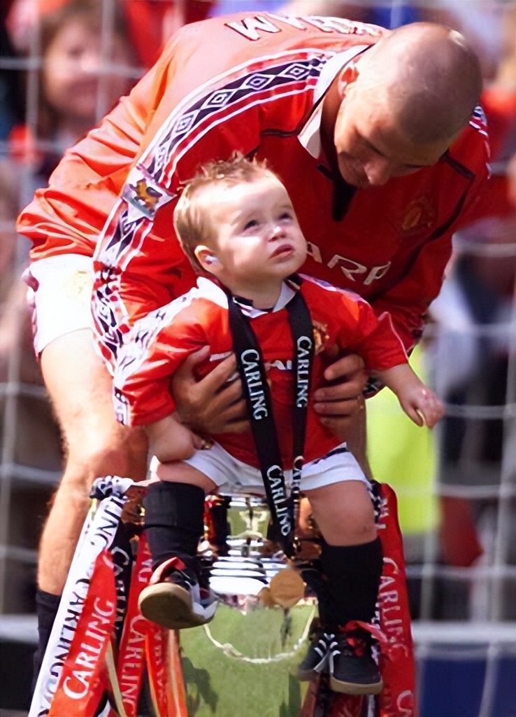 11岁小七近照曝光,贝克汉姆和超萌小七图片