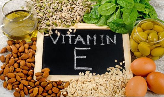 为什么40岁的女人整个脸都是斑,女人到40脸上就开始长斑怎么解决