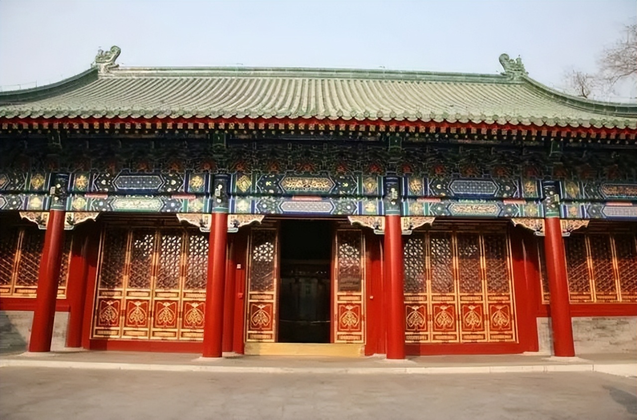 北京王府井曾经住哪位亲王 (北京王府井到底是哪个王爷的王府)