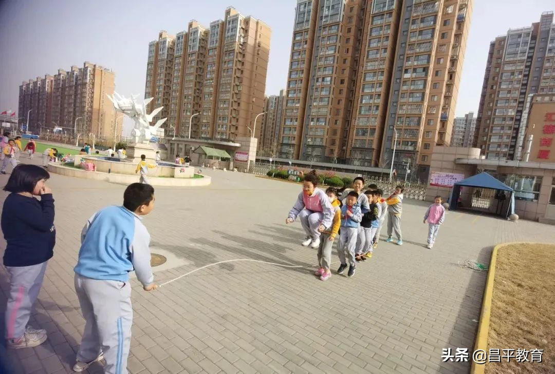 90多门课程助力巩华娃学足学好