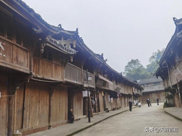 夹缝中生存的人物图片,邛崃市大同古镇