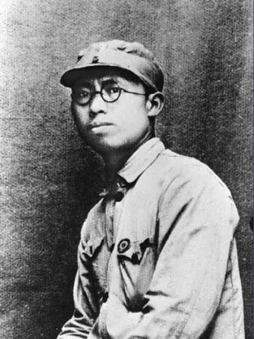 *小平邓**烟瘾大，晚年被女儿“管制”戒烟笑说：我这个人不自由啊