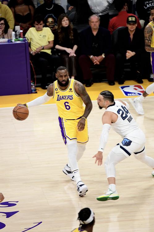 NBA勇士主场大胜雄鹿,nba勇士客场胜国王