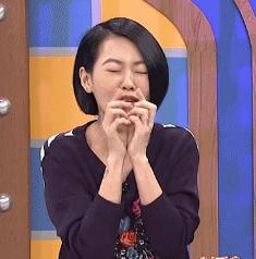大s具俊晔将婚戒纹在手指上,大s婚后首秀恩爱