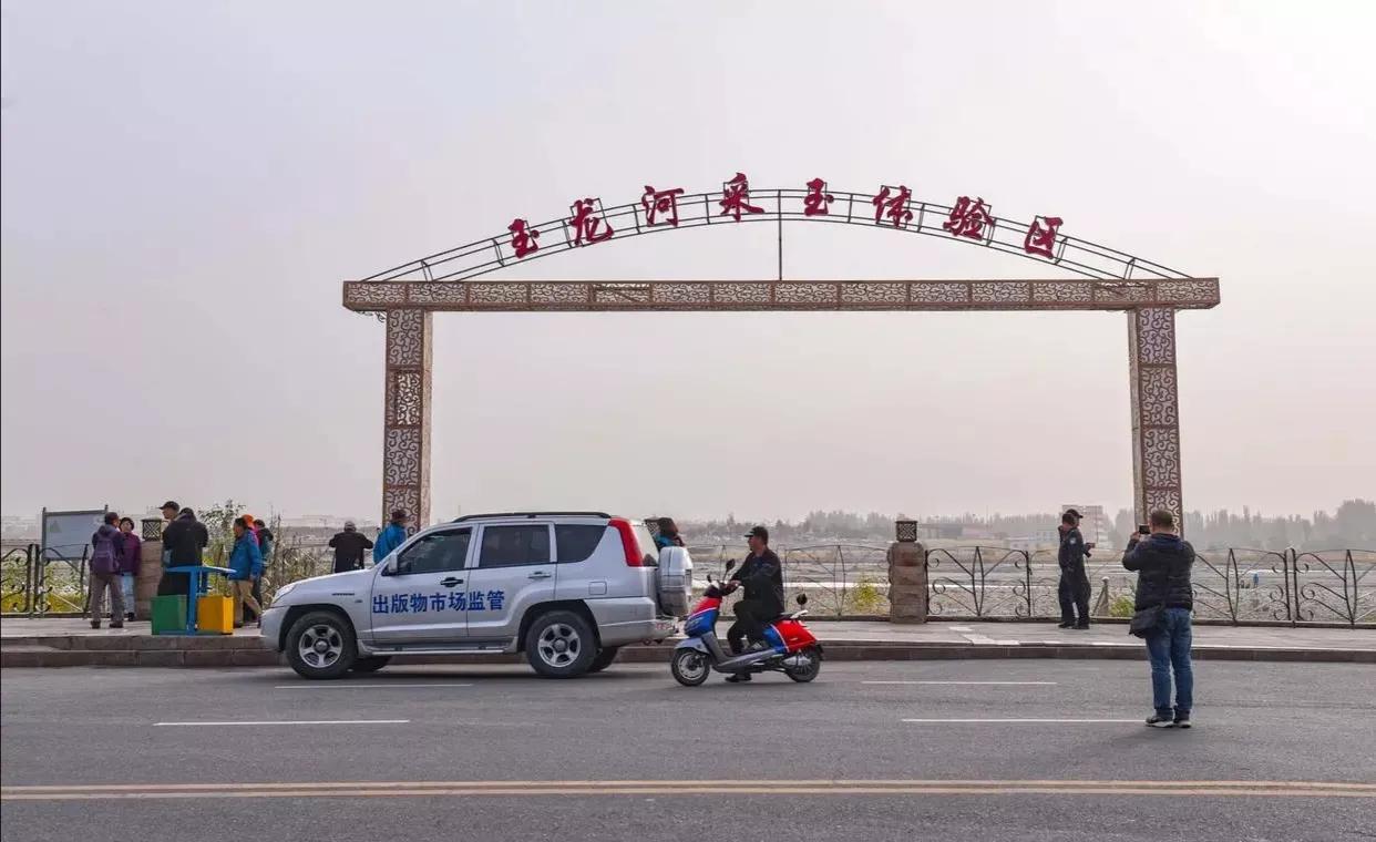 捡石头渐渐成为一种职业，挣钱吗？不少人发了