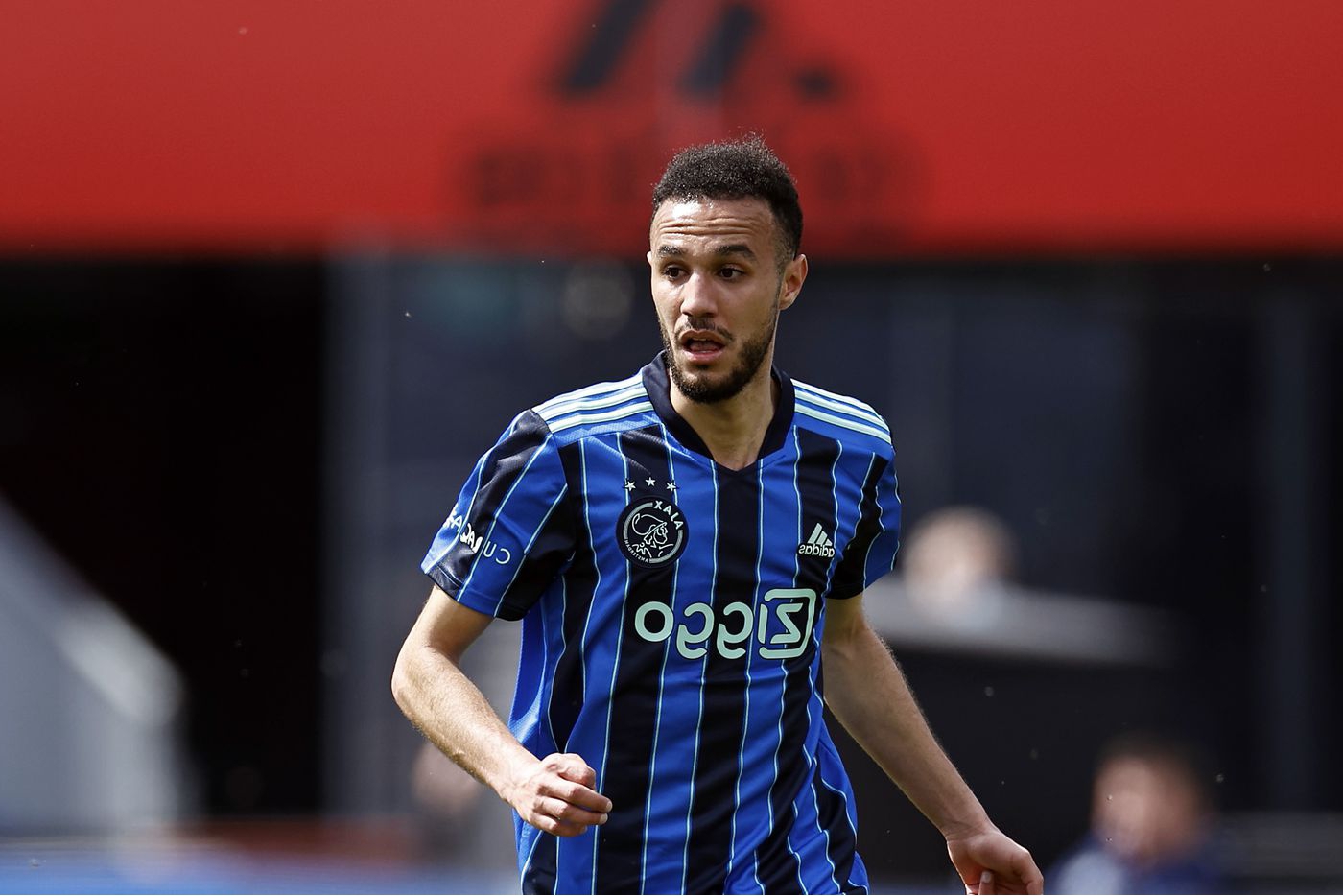 拜仁后卫加练视频,拜仁补强右边卫后