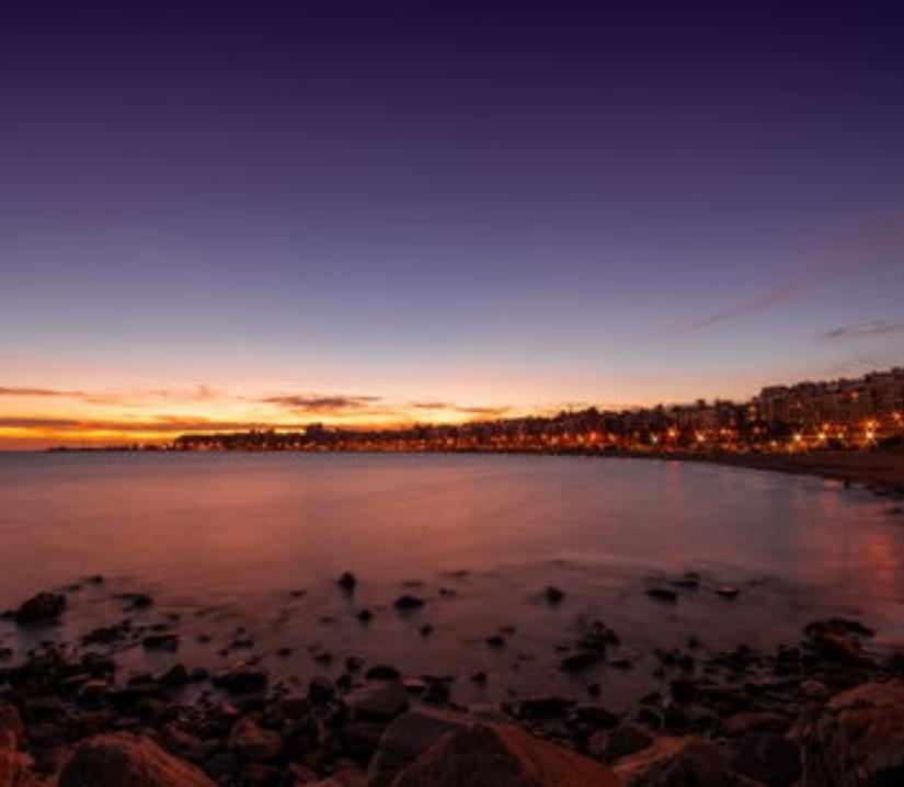 乌拉圭的服饰特点，反映了当地的历史背景，和社会文化现象