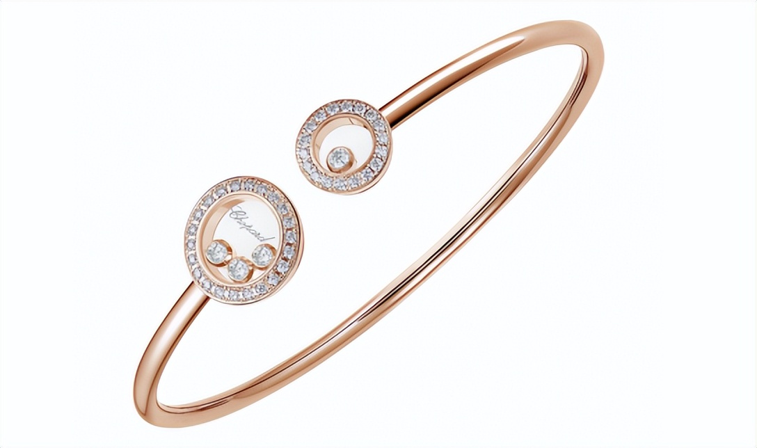 夏天担心藏不住“蝴蝶袖”？集齐明星博主教你“手镯转移*法大**”