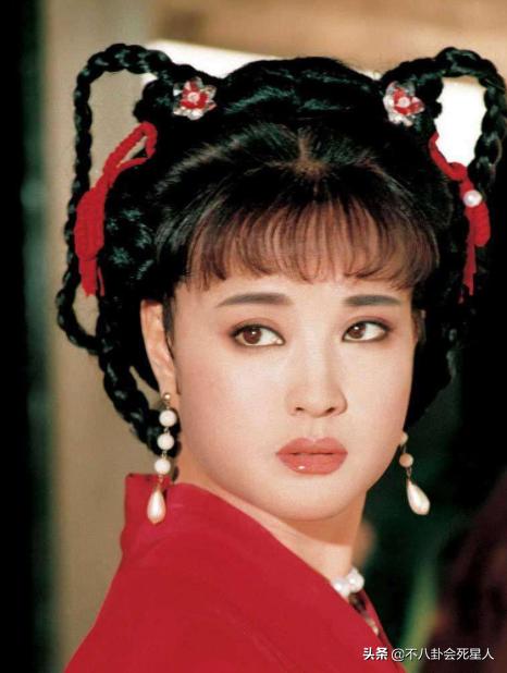 哪个女明星整容脸部变僵硬,整容脸vs自然脸的明星老去