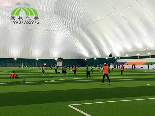 气膜足球场封闭式,气膜足球场使用费用