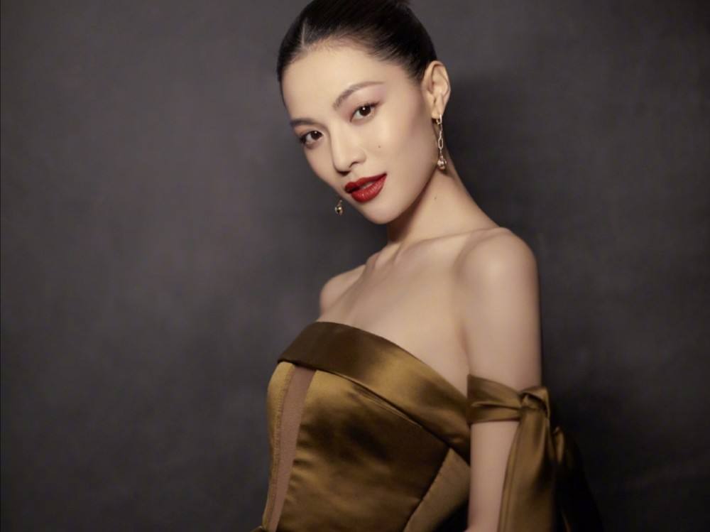 从“相貌平平”到千娇百媚，这7位女星的脸，前后差距让人破大防