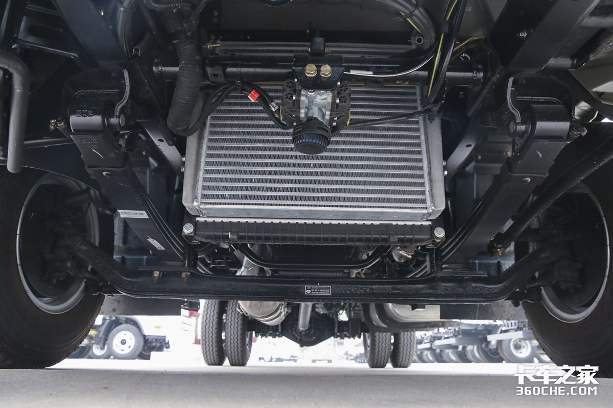 160马力配小八挡箱，蓝牌轻卡全能选手，解放领途新车已上线