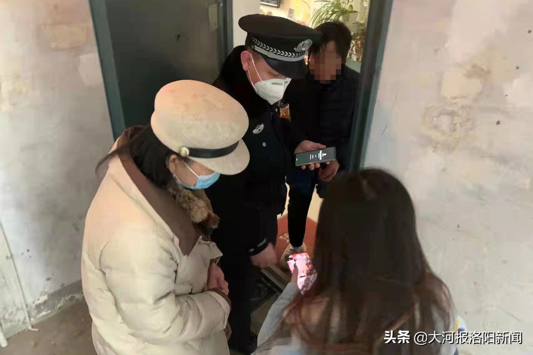 派出所手机丢失民警三小时找回,群众遗失手机民警迅速帮其找回