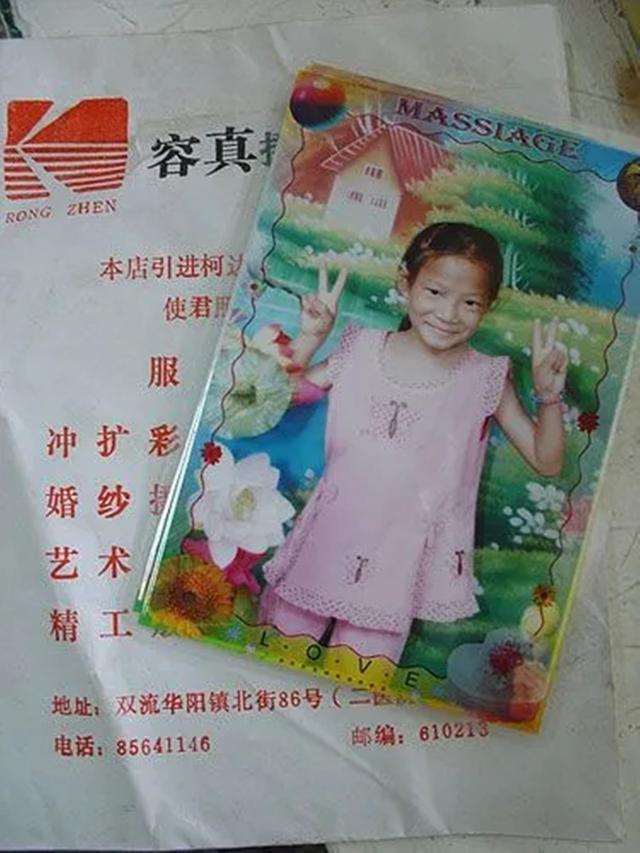 05年四川8岁白血病女孩不愿拖累养父，悄悄写下：自愿放弃治疗