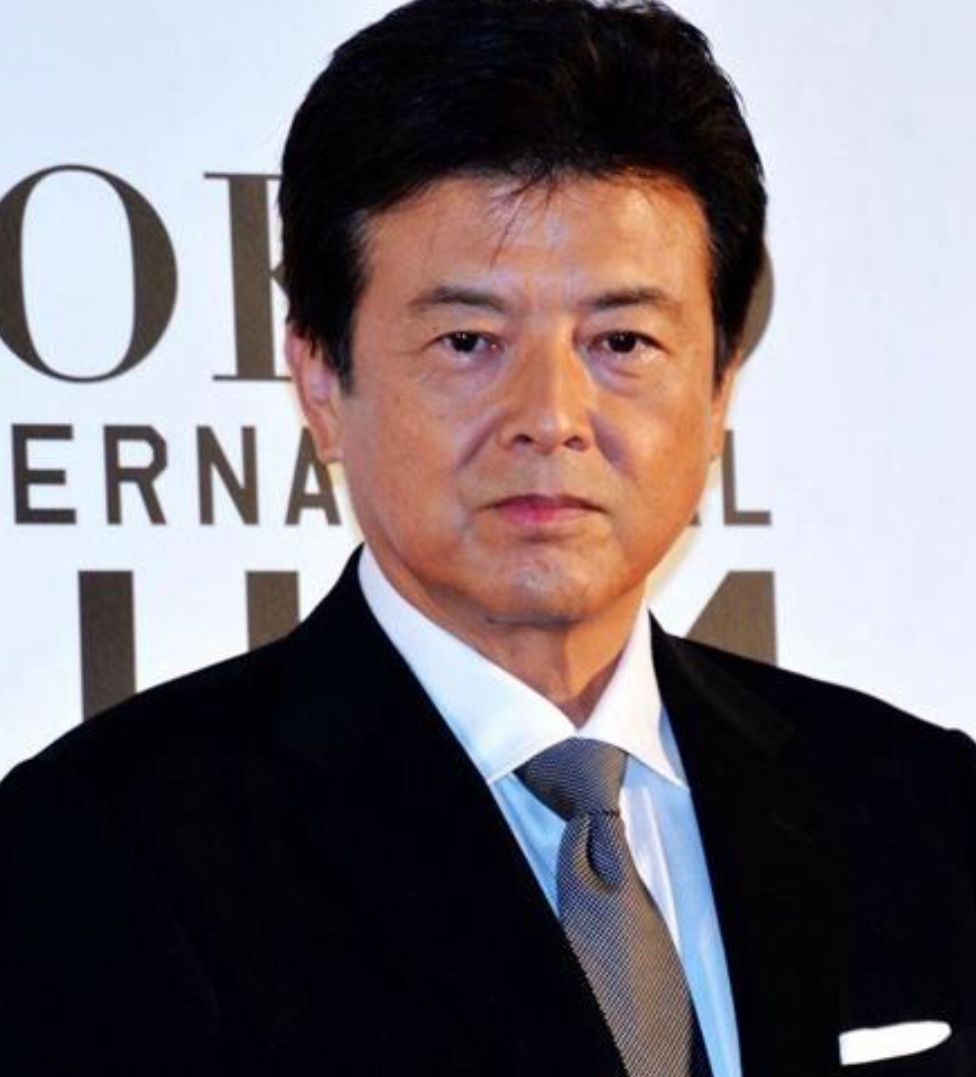 三浦友和穿风衣的样子帅不帅,三浦友和穿夹克外套