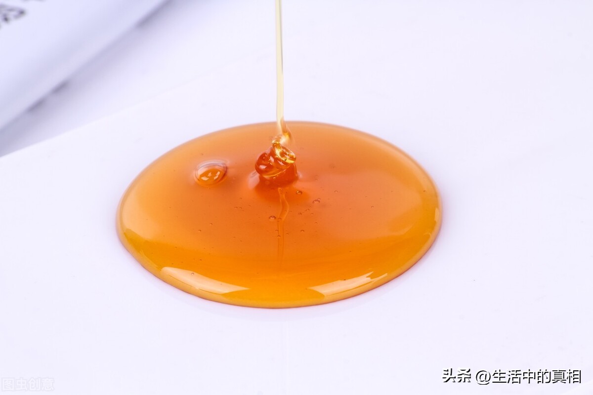 固体蜂蜜更靠谱?赶紧看看,这些判断蜂蜜真假的方法也许并不可用