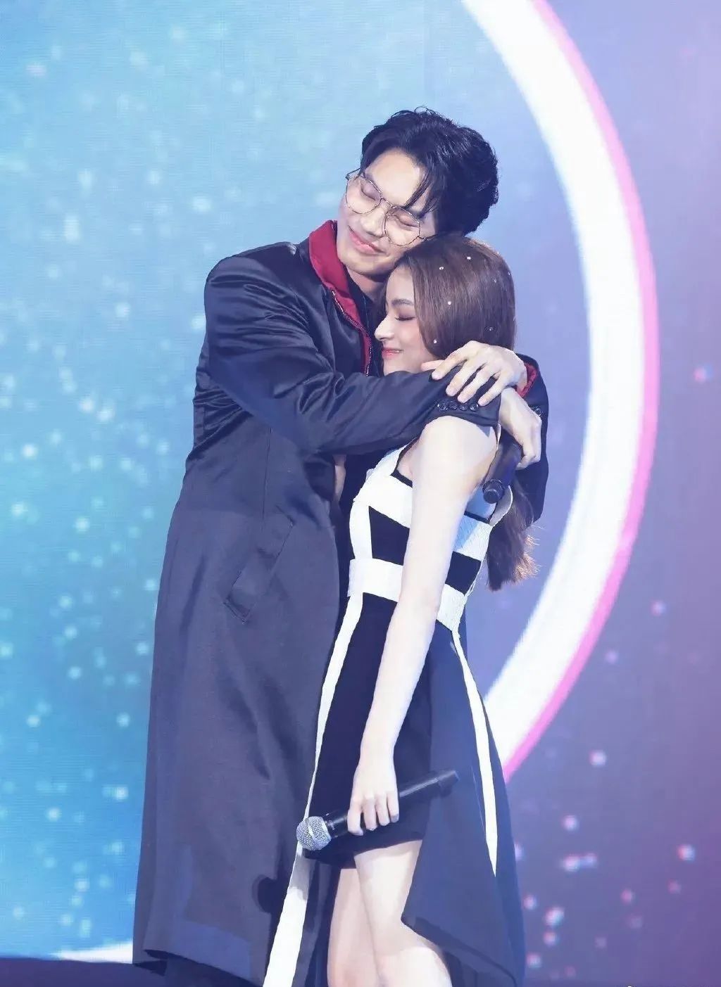 泰国泰娱走红毯很疯吗,泰国曼谷韩流演唱会