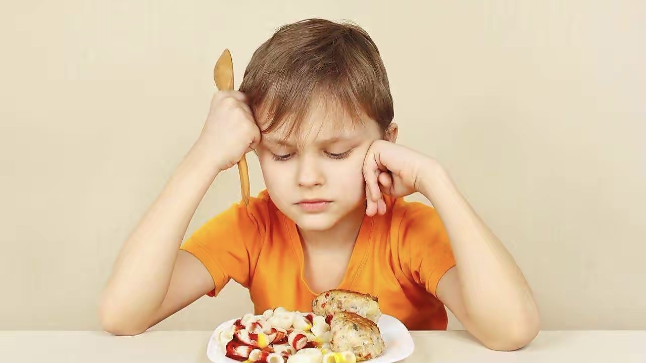 脚后跟干裂一般都是什么原因,脚后跟严重干裂是什么原因导致的