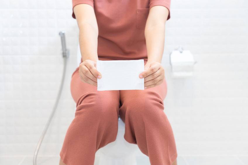 女性“下面”有股异味是炎症？医生直言：或还与这2种癌症有关