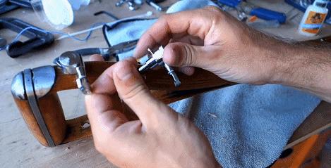 有多少老外买铁锹回家是为了当吉他弹？