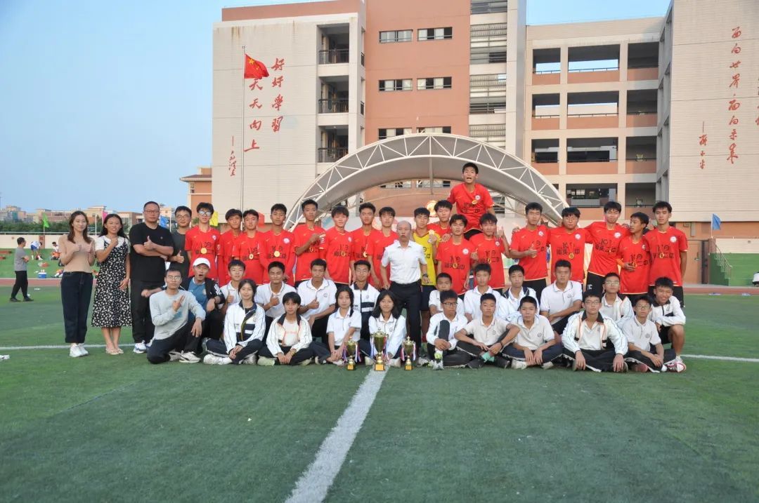 校园足球|汕头市第二中学黄鑫跃、郑铠敏：只有团队的赢才是赢