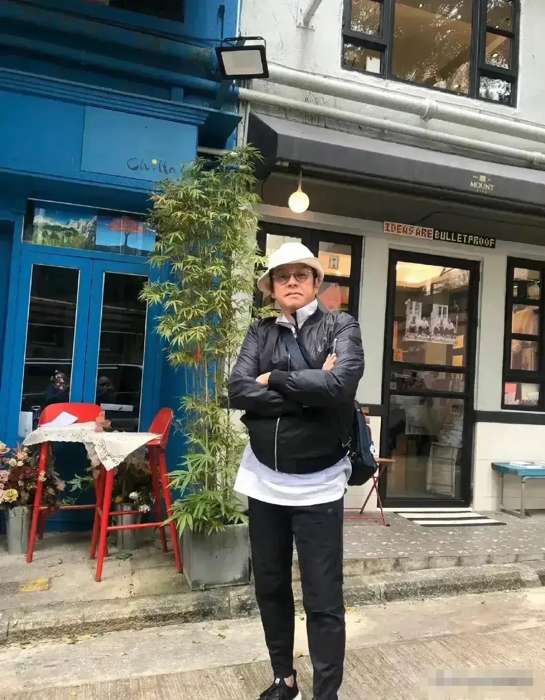 72岁谭咏麟上热搜！肚子凸出，健康疑出问题，儿子牛津毕业引争议