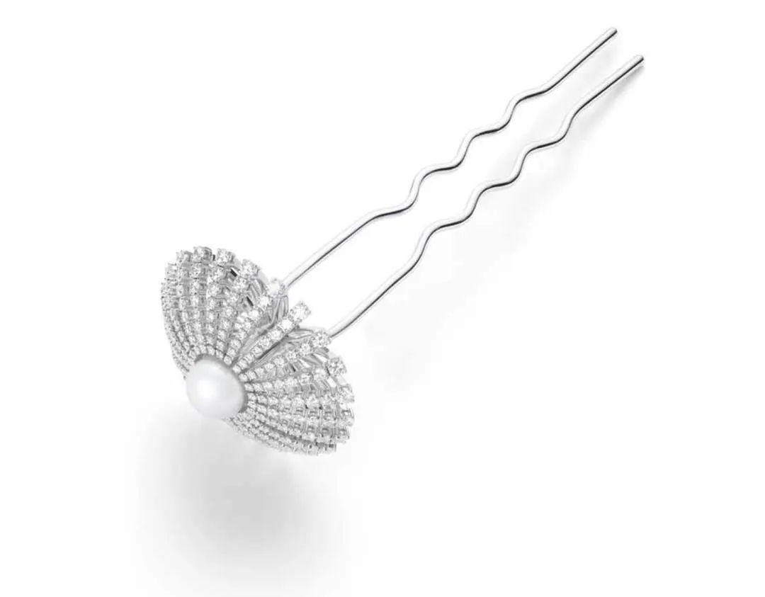 王冠要怎么戴才不会压塌头发,戴皇冠怎么能不掉