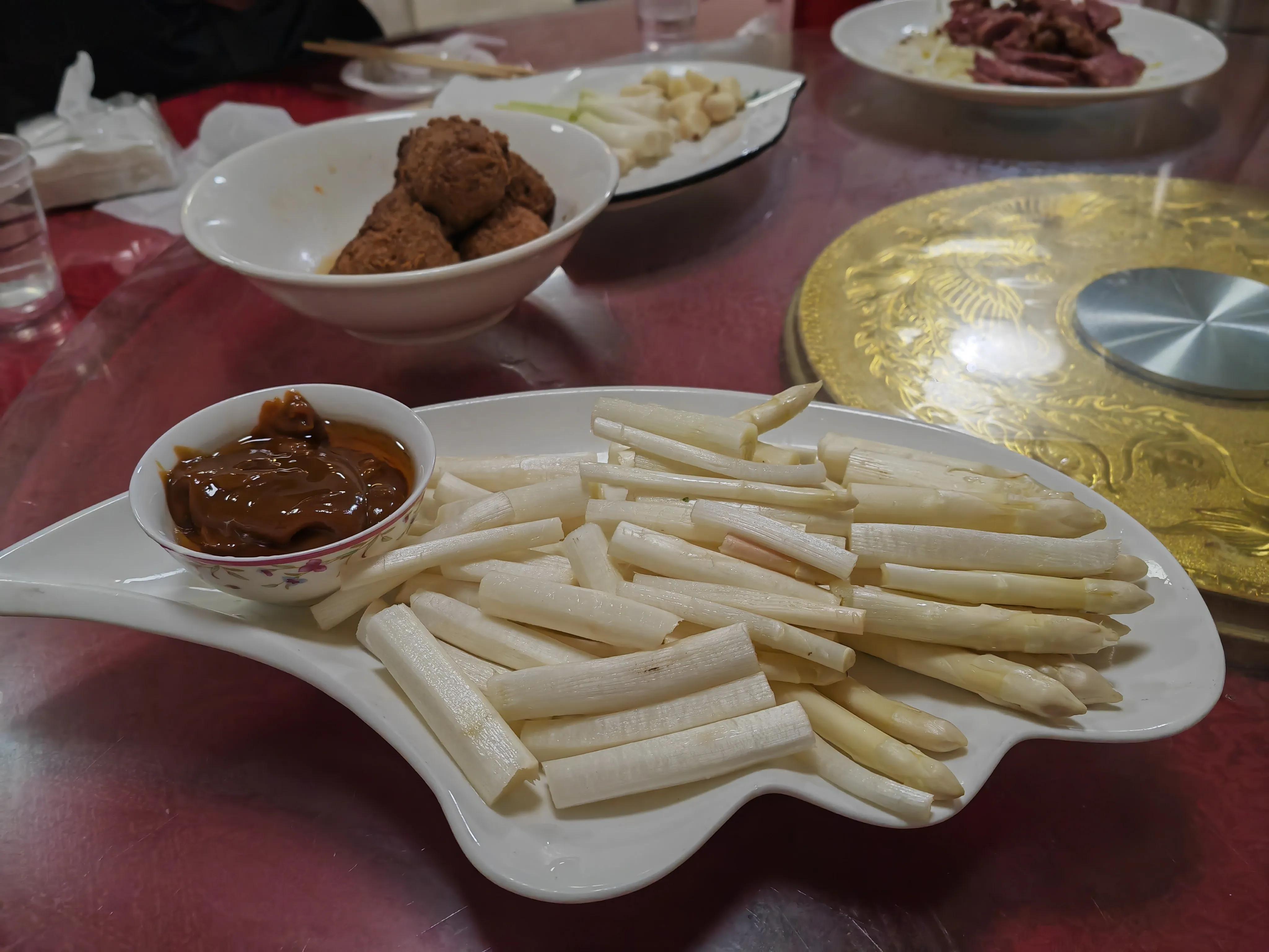 曹县芦笋面积最大，可三十年里全部出口给外国人吃了